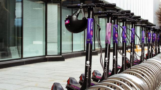 Una flota de patinetes eléctricos Reby en Barcelona / EP
