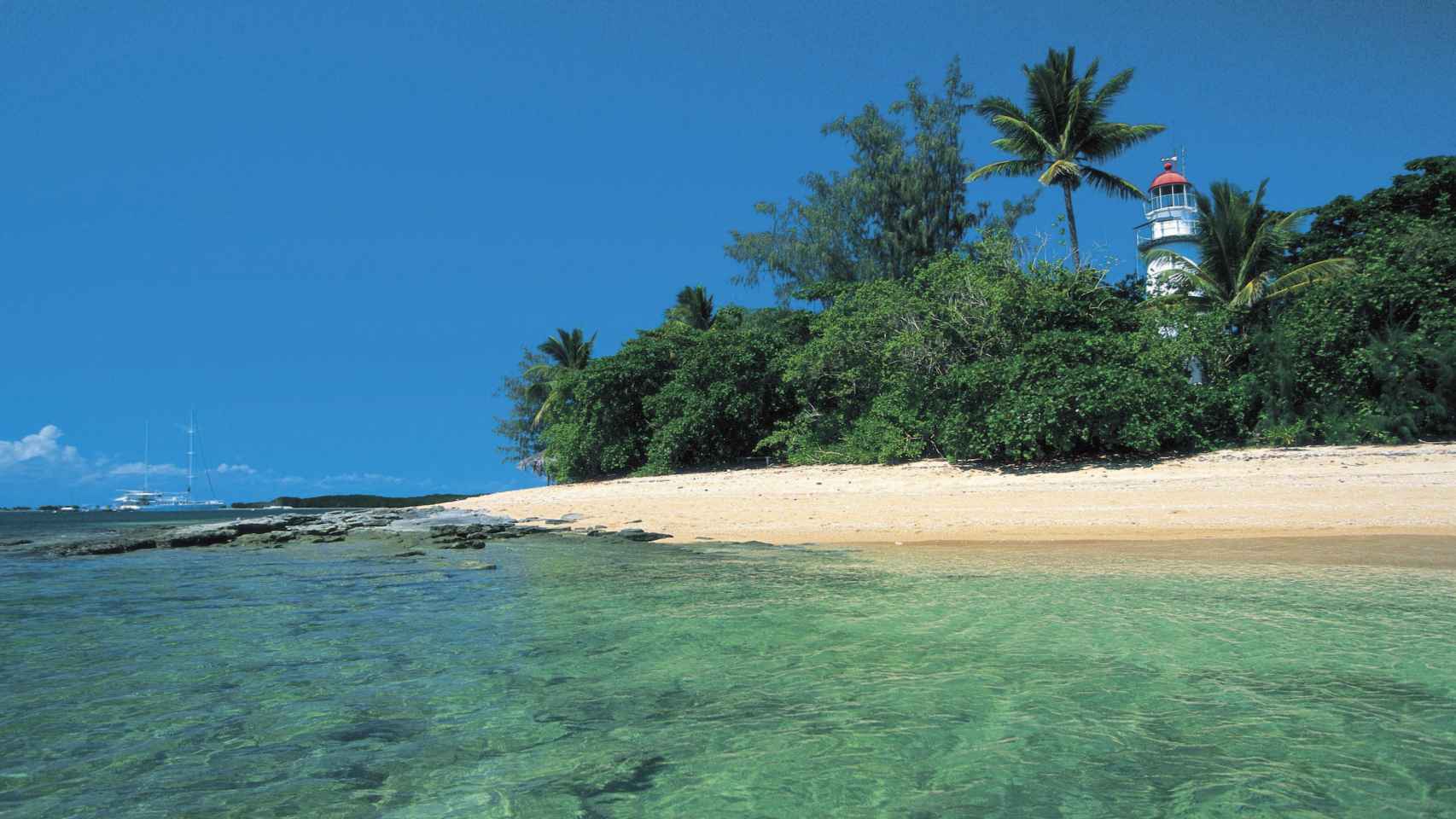 El faro y la playa de Low Island