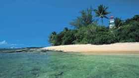 El faro y la playa de Low Island