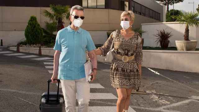 José Ortega Cano y su mujer, Ana María Aldón, llegando al hospital / EUROPAPRESS