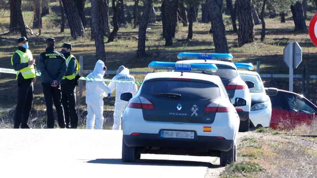 Agentes de la Guardia Civil, en uno de los registros /EP