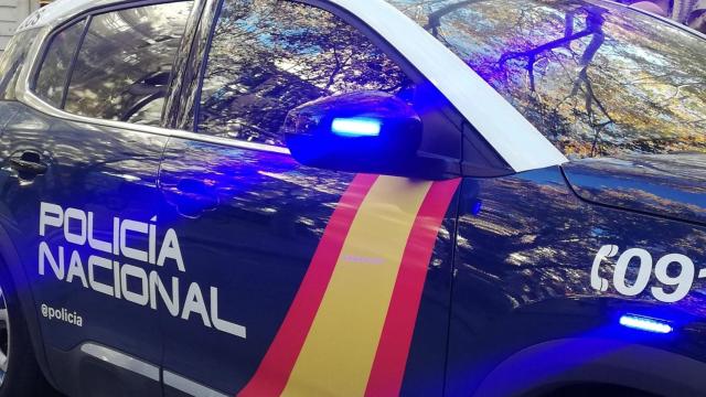 Coche de la Policía Nacional en el que trasladaron a los detenidos / EP