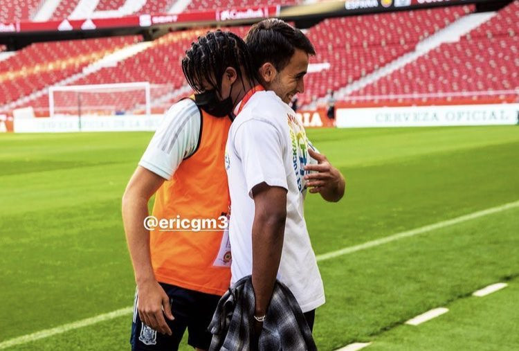 Reencuentro de Ansu Fati y Éric García en la Roja / Twitter