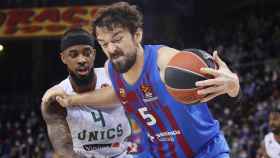 Sanli, en una acción del partido entre el Barça y UNICS Kazan / EFE