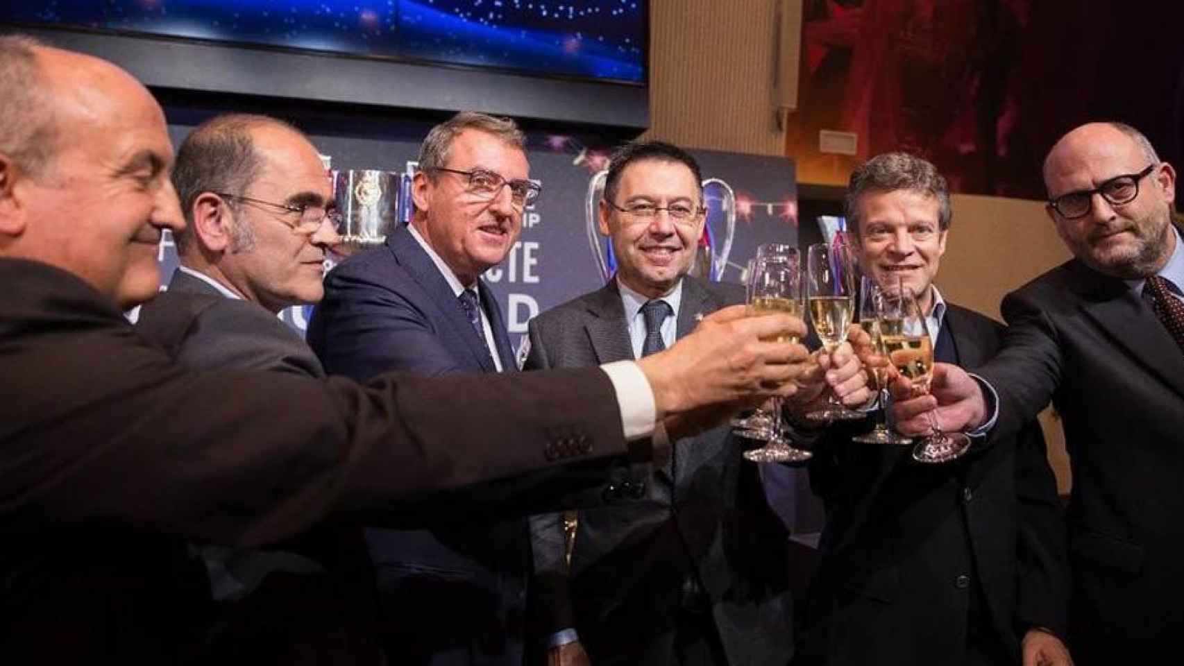 Bartomeu preside la comida con los dirigentes de los medios de comunicación más cercanos al Barça / FCB