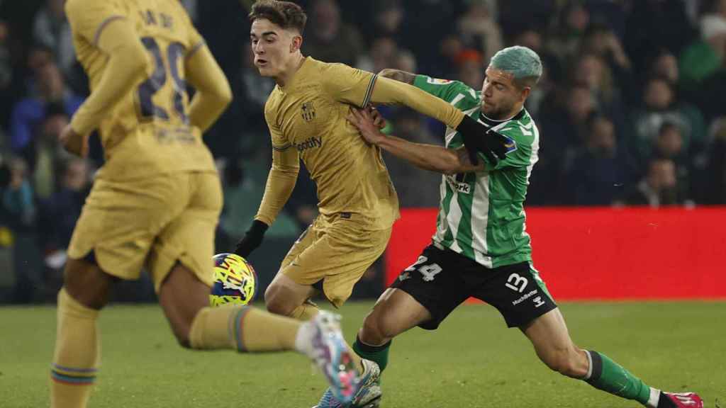 Gavi,en un lance del partido contra el Betis / EFE