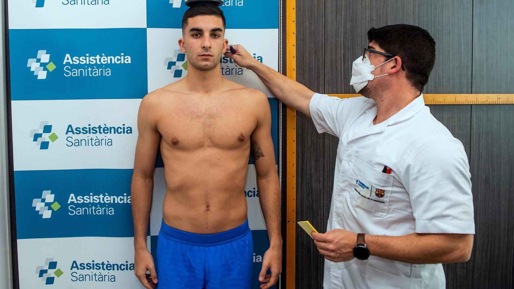 Ferran Torres pasa revisión médica con el Barça / EFE