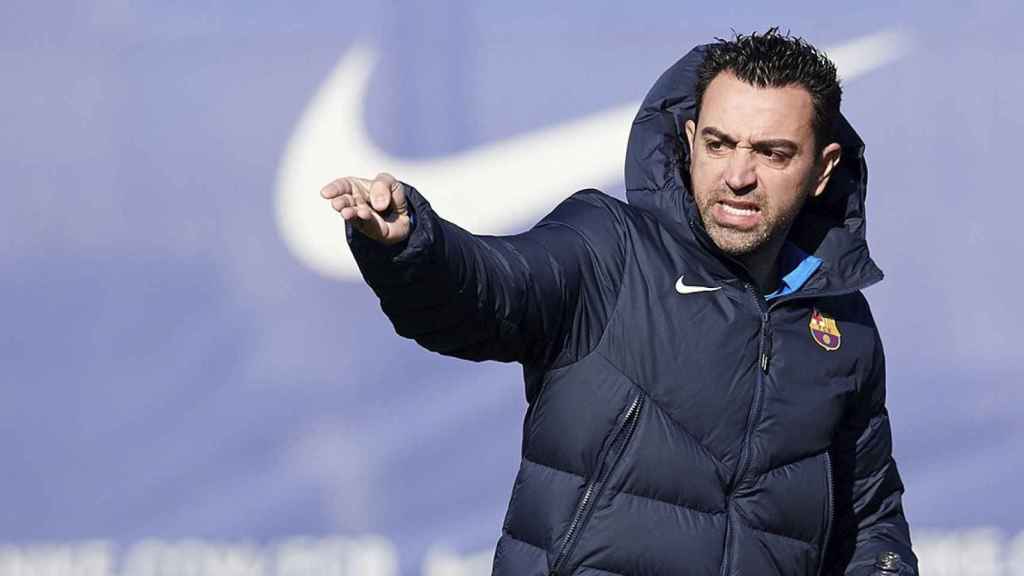 Xavi, concentrado, en uno de los entrenamientos del Barça / EFE