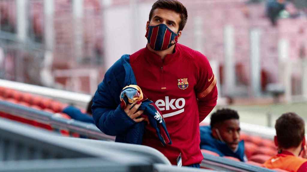 Riqui Puig, en el banquillo del Barça | EFE