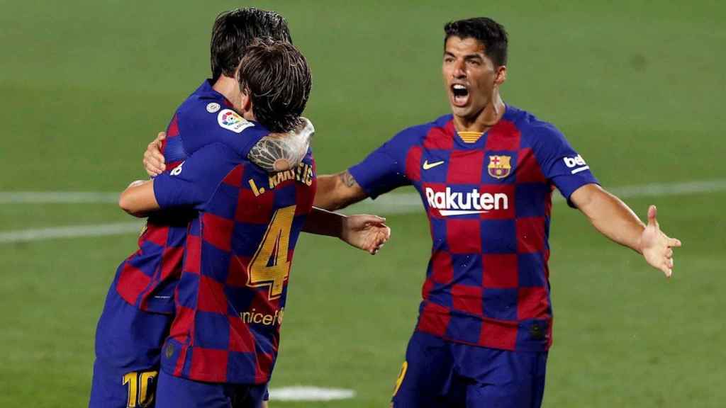 Messi, Rakitic y Luis Suárez celebran un gol del Barça / EFE