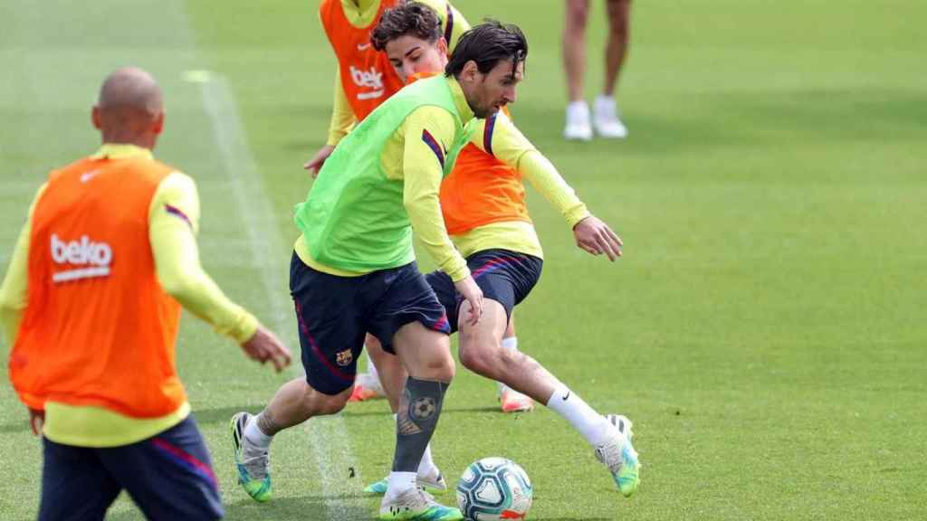 Leo Messi entrenando con el equipo /FC BARCELONA