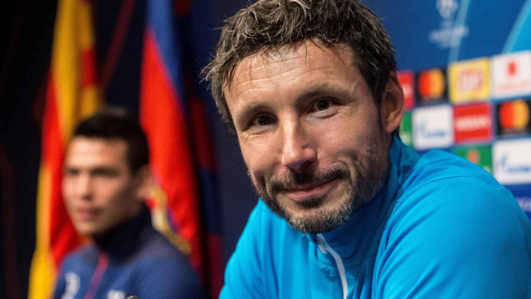 Una foto de Van Bommel, entrenador del PSV, en la previa de Champions frente al Barça / EFE