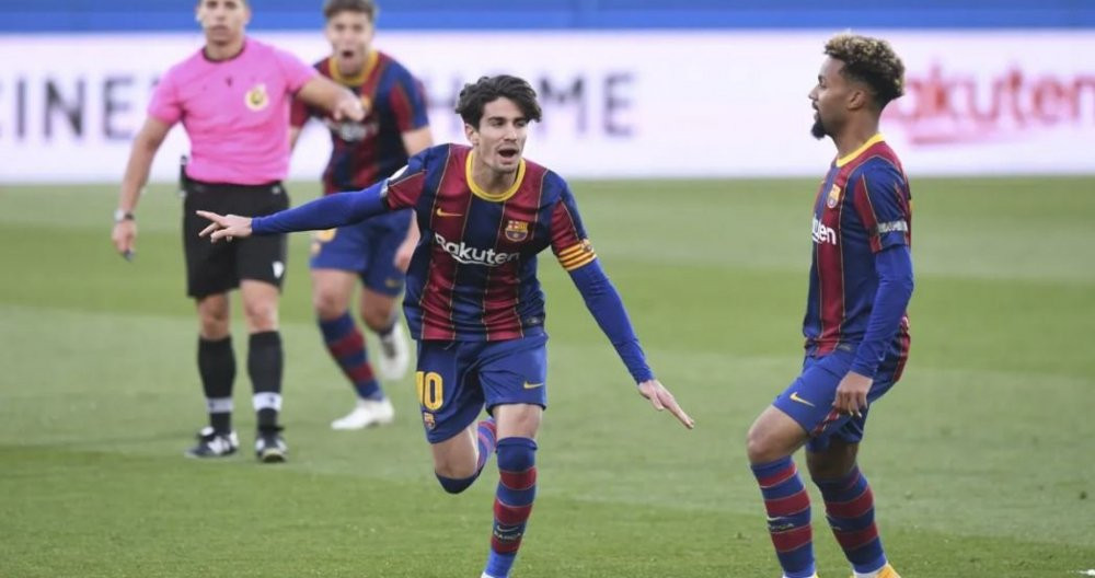 Álex Collado con Konrad de la Fuente celebrando su gol ante el Villarreal B / FCB