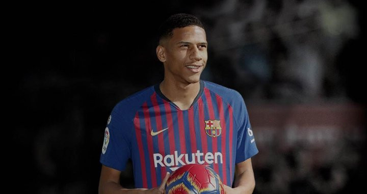 Todibo en el día de su presentación en Can Barça / EFE