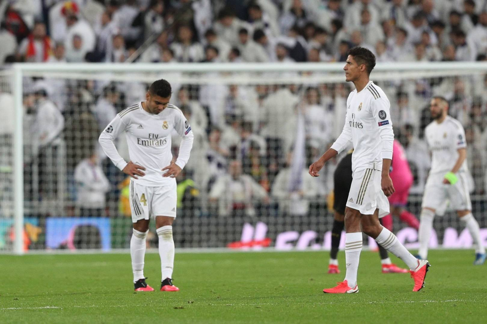 Los jugadores del Real Madrid se lamentan tras la derrota ante el Manchester City | EFE