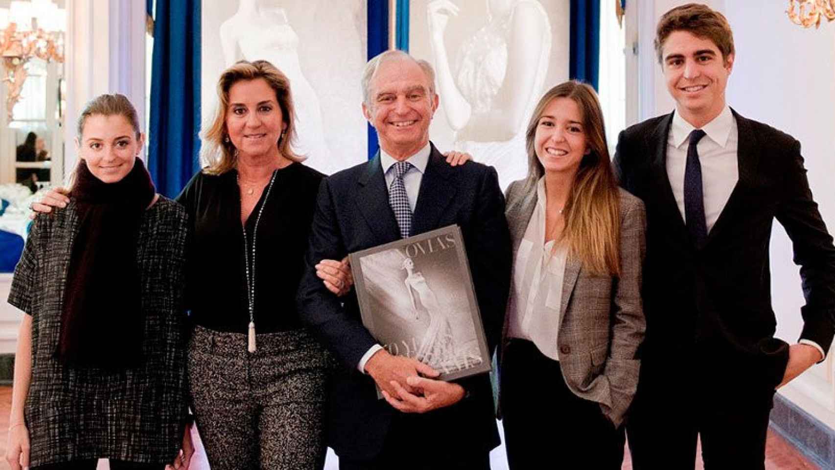 Alberto Palatchi junto a sus hijos y su ex mujer, Susana Gallardo, en una imagen de archivo.