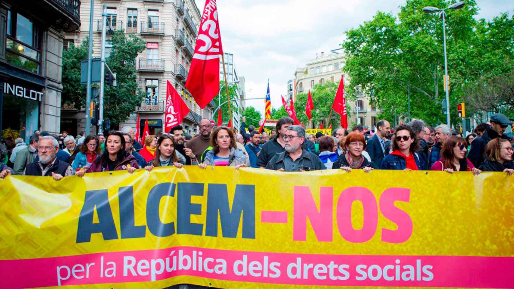 Una marcha de la Intersindical en las calles de Barcelona / EFE