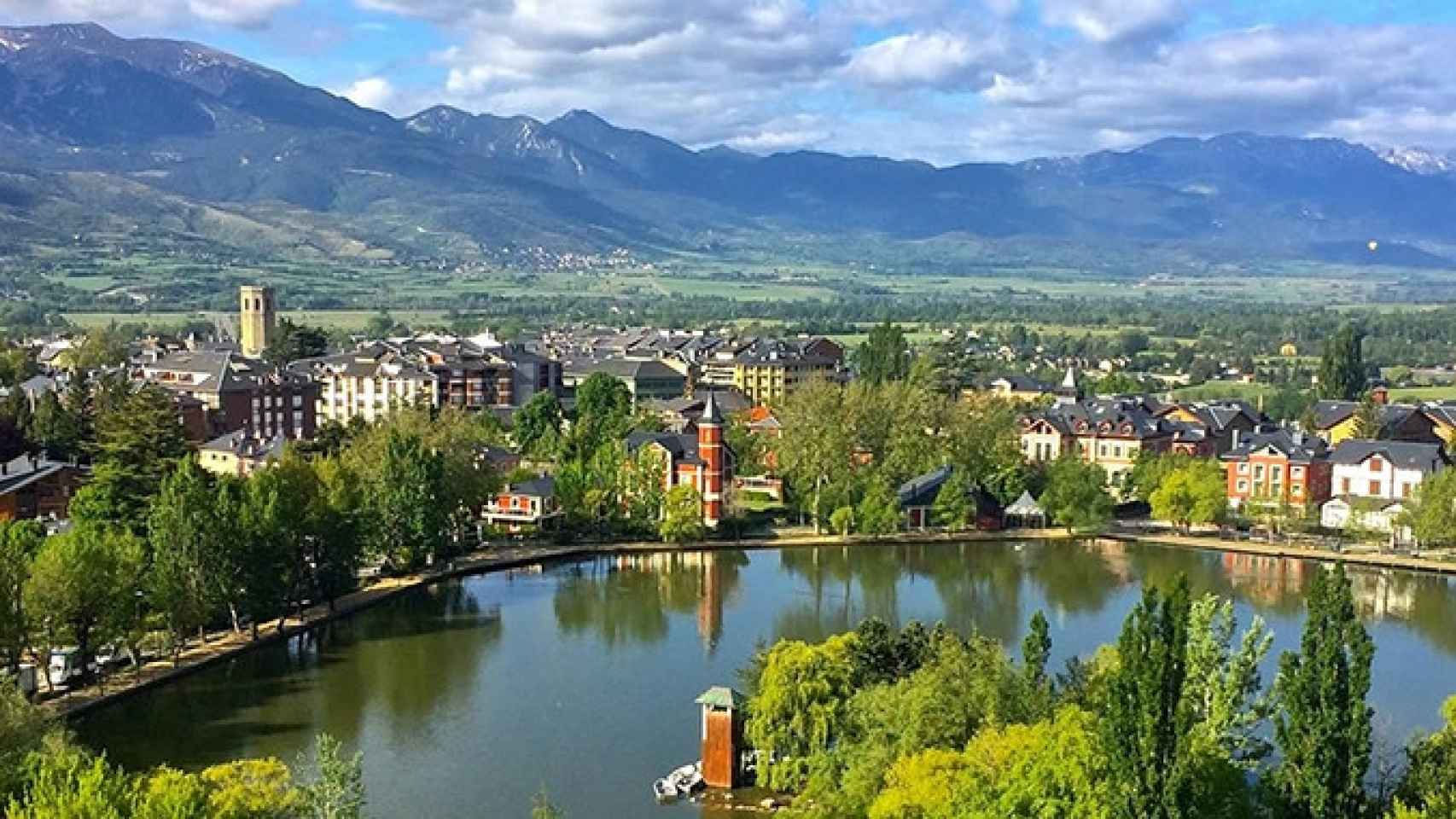 Casas de lujo junto al lago de Puigcerdà, en la comarca pija de La Cerdanya / CG