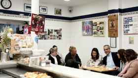 Inés Arrimadas durante su visita a la horchatería que quieren boicoter los 'indepes' / CIUDADANOS