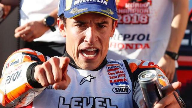 El piloto de Moto GP, Marc Márquez, durante la celebración de su título mundial / EFE
