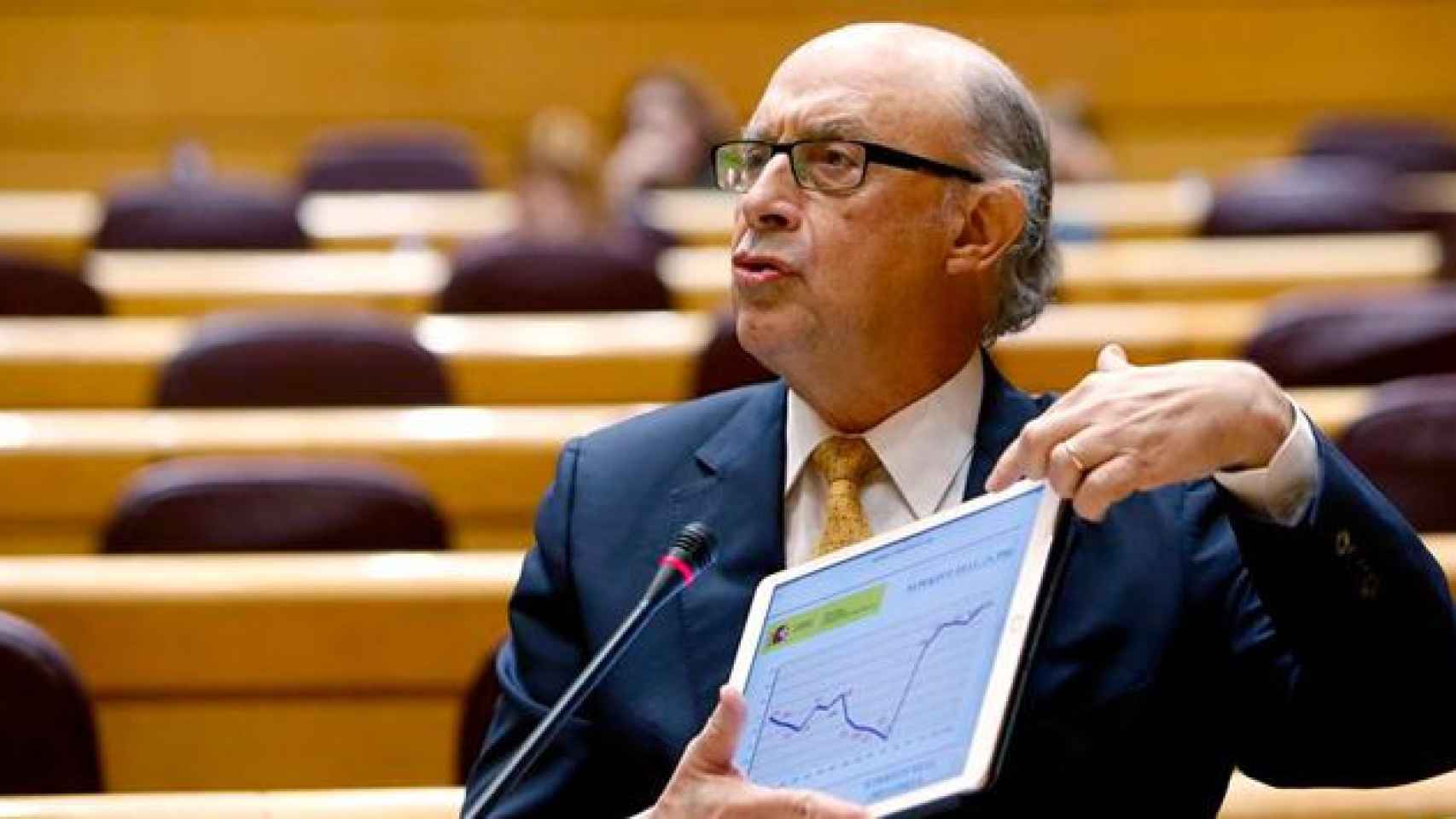 Cristóbal Montoro, ministro de Hacienda y responsable de la Agencia Tributaria, en la sesión de control al Gobierno en el Senado / EFE