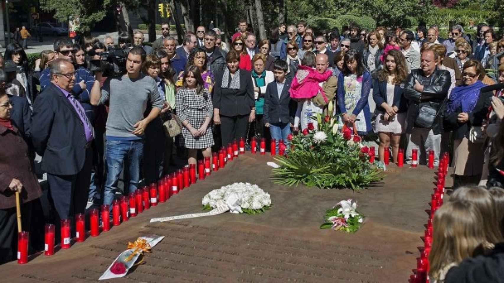 Homenaje a las víctimas del accidente del Yak-42, en Zaragoza / EFE