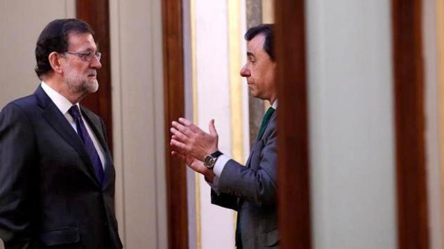 En el PP, mientras se come, no se habla de nada