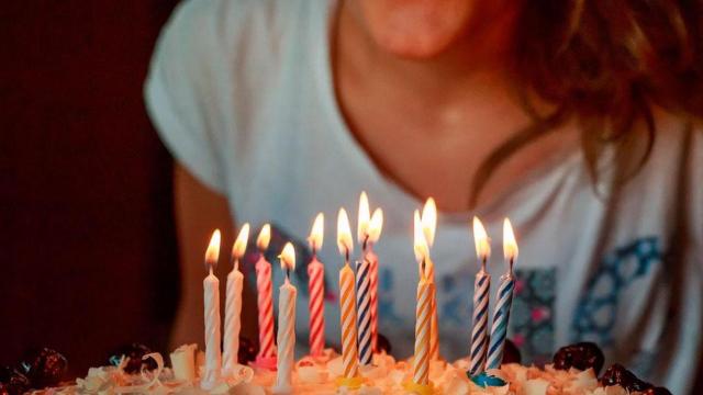 Velas en una tarta de cumpleaños / PIXABAY