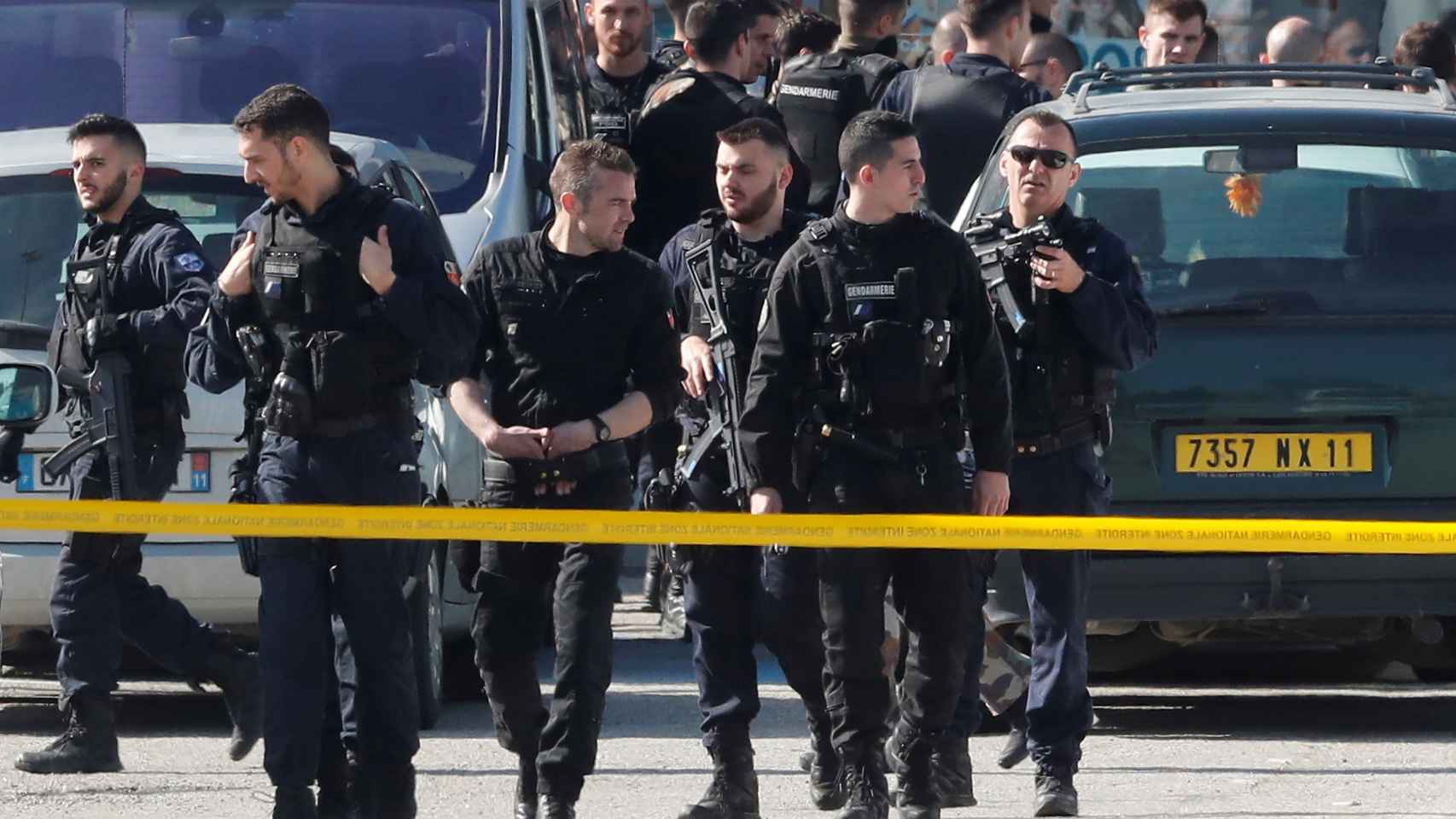 Una foto de archivo de los agentes alrededor del supermercado en Trèbes, Francia / EFE