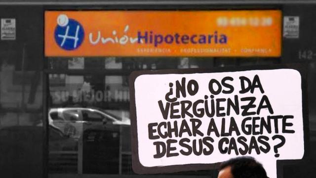 Antigua sede de Unión Hipotecaria en Barcelona con un cartel de protesta por la presunta estafa.