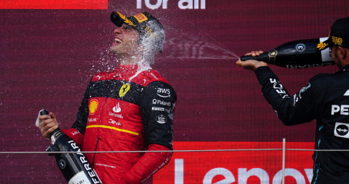 El piloto Carlos Sainz celebra su victoria en Silverstone / EUROPA PRESS