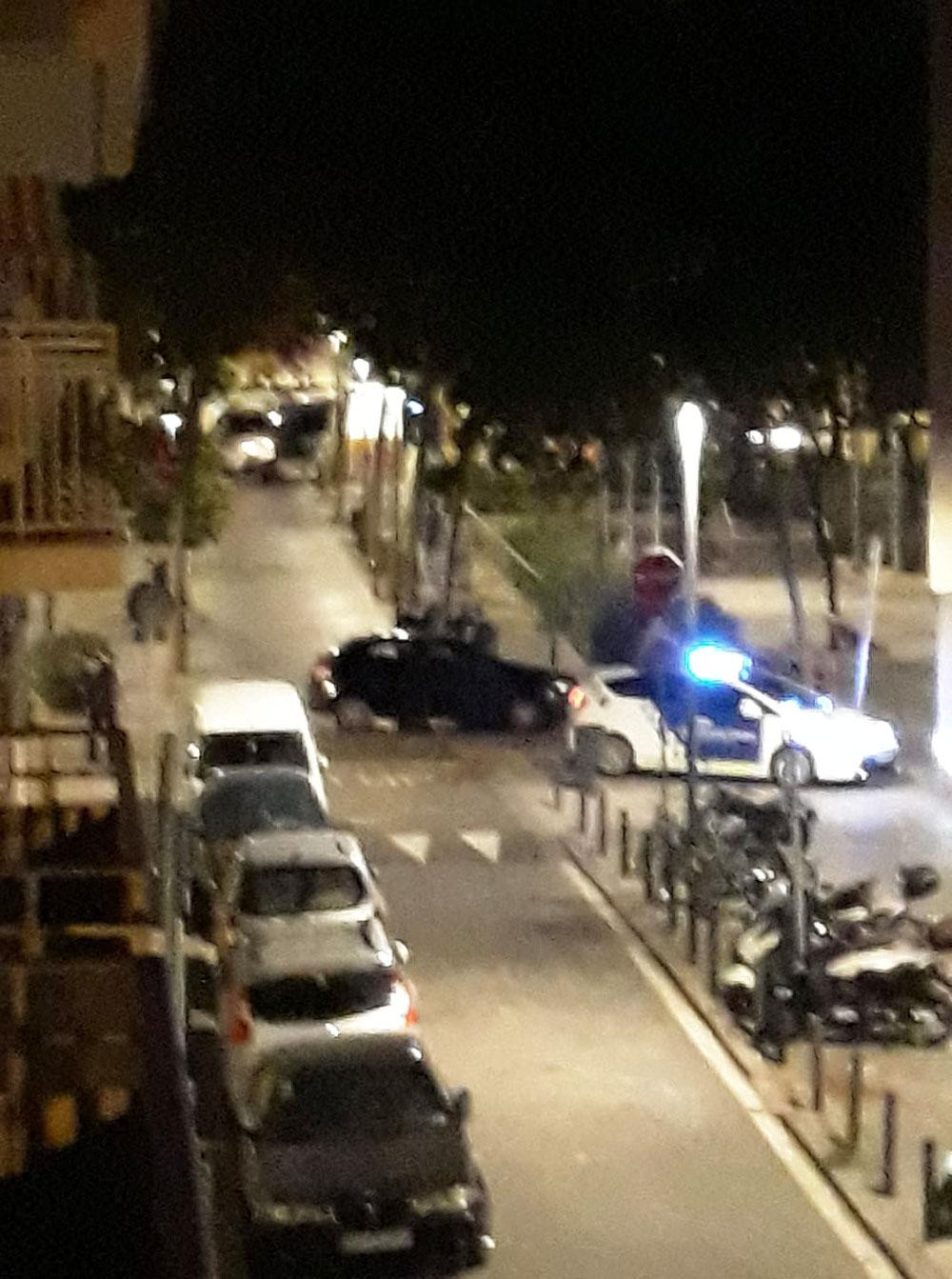 Retén policial en Trinitat Vella para desactivar un conflicto con okupas / CG