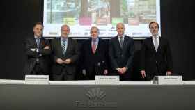 De izq. a der.: el director de Alimentaria, Antonio Valls; el director general de Fira, Constantí Serrallonga; el presidente de Alimentaria, Josep Lluís Bonet; el presidente de Hostelco, Rafael Olmos; y el director de Fiab, Mauricio García de Quevedo / EP