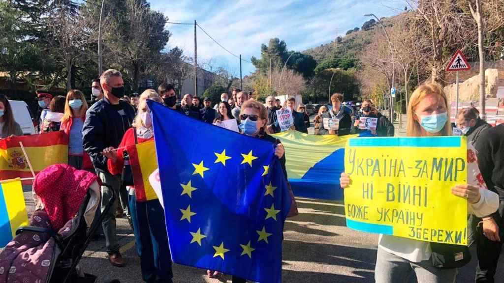 Protesta de ciudadanos ucranianos en el Consulado de Rusia en Barcelona / EP