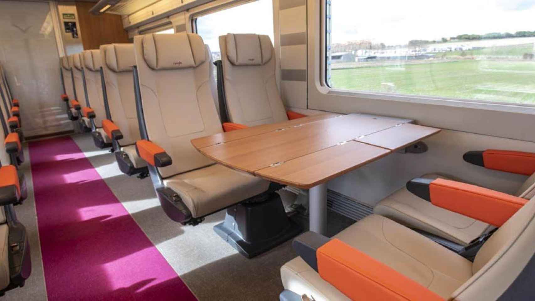 Imagen del interior de un vagón del Avlo / RENFE