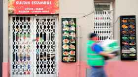 Un restaurante de Barcelona cerrado después de que la Generalitat ordenara clausurar los bares