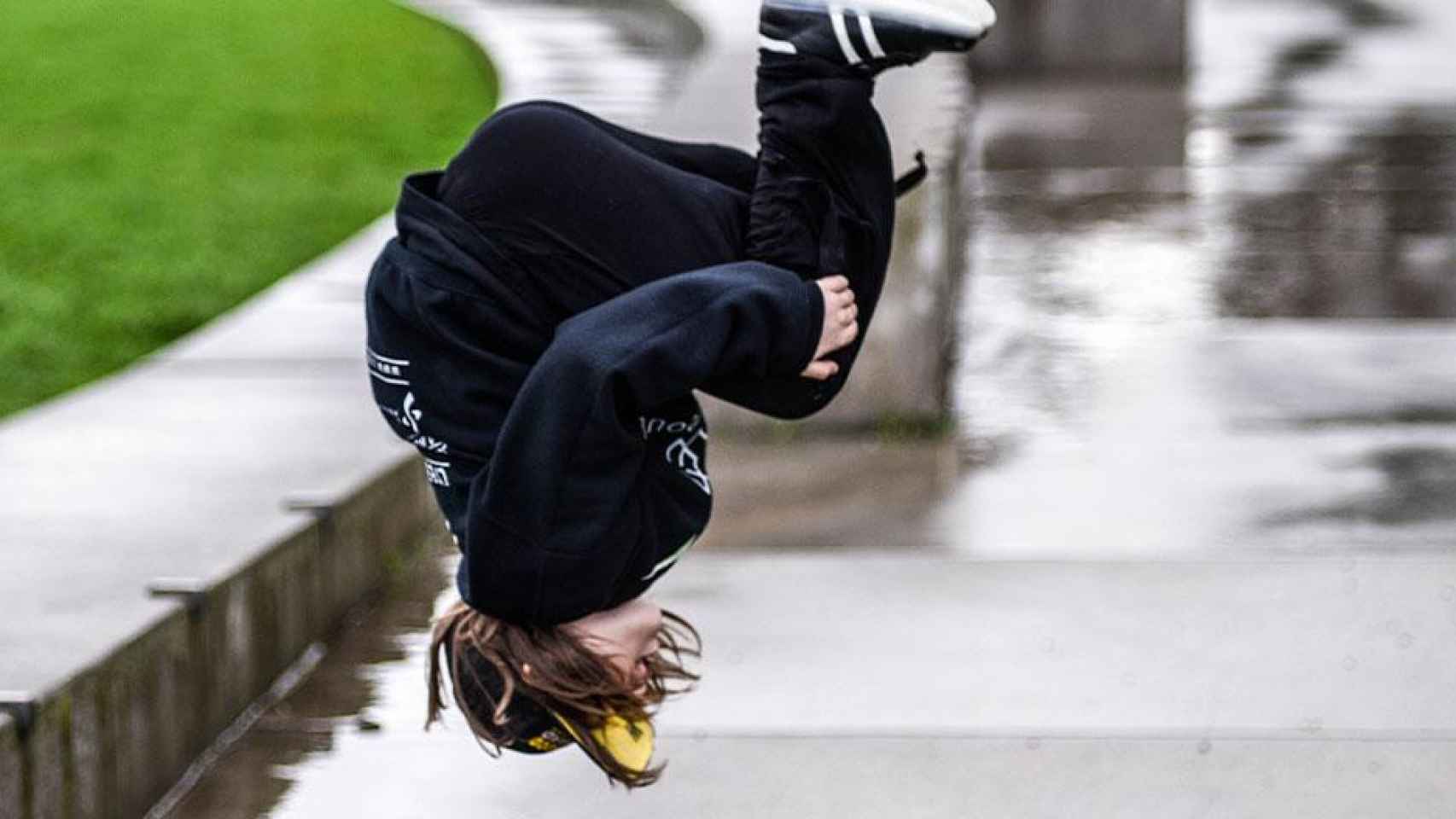 Joven saltando, usuario del Trampolining jumping club / UNSPLASH