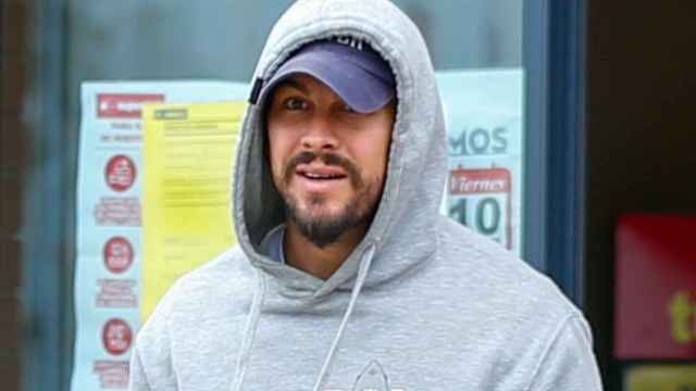 Mario Casas se pasea sin mascarilla por la calle en plena pandemia / AGENCIAS