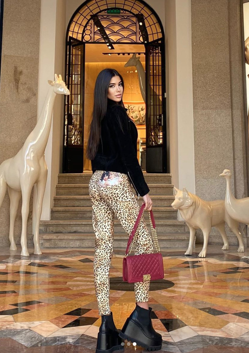 Nadia Avilés pantalones animal print