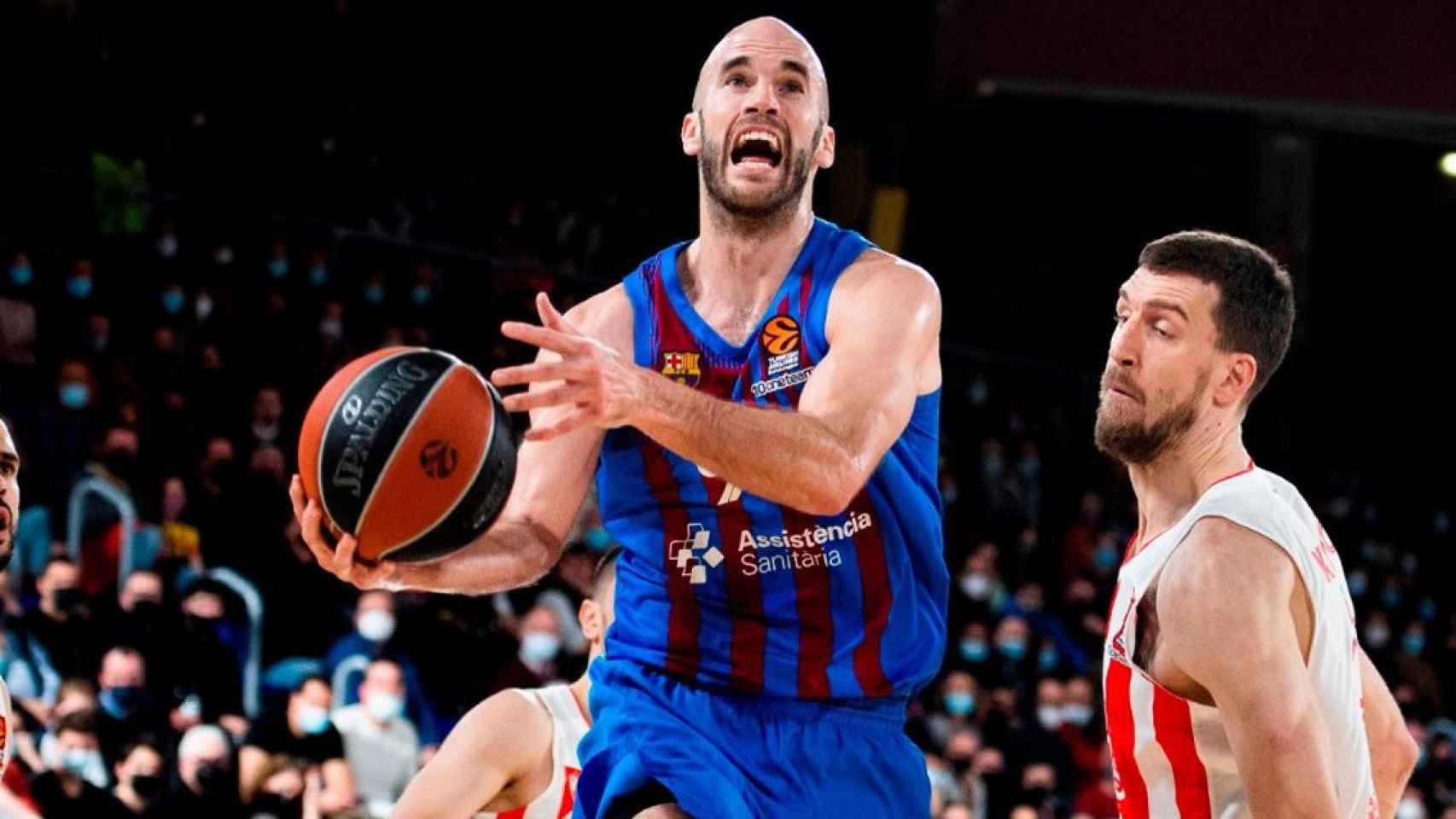 Nick Calathes, comandando una jugada en el triunfo del Barça contra Estrella Roja FCB