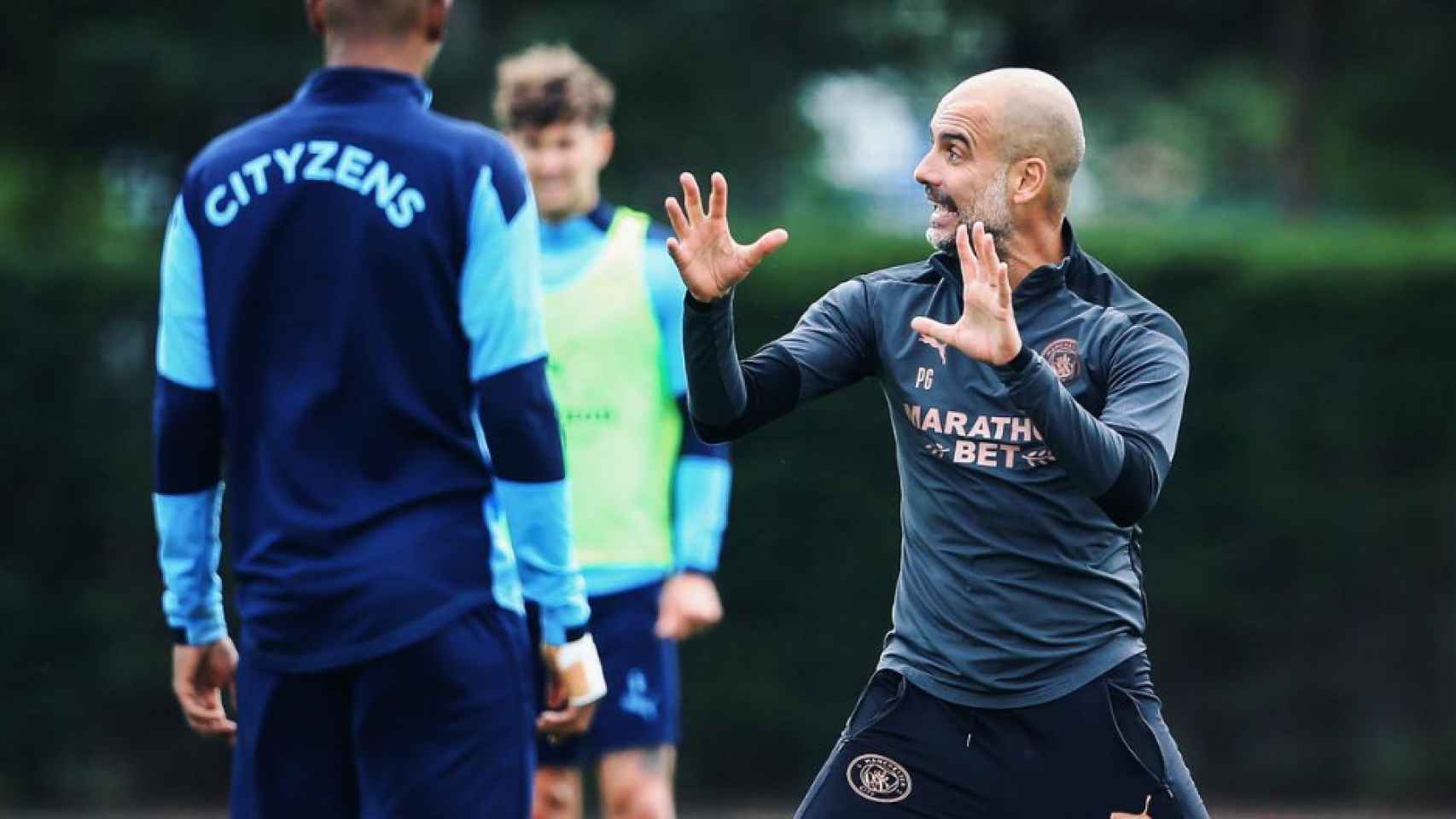 Guardiola durante un entrenamiento del Manchester City / City