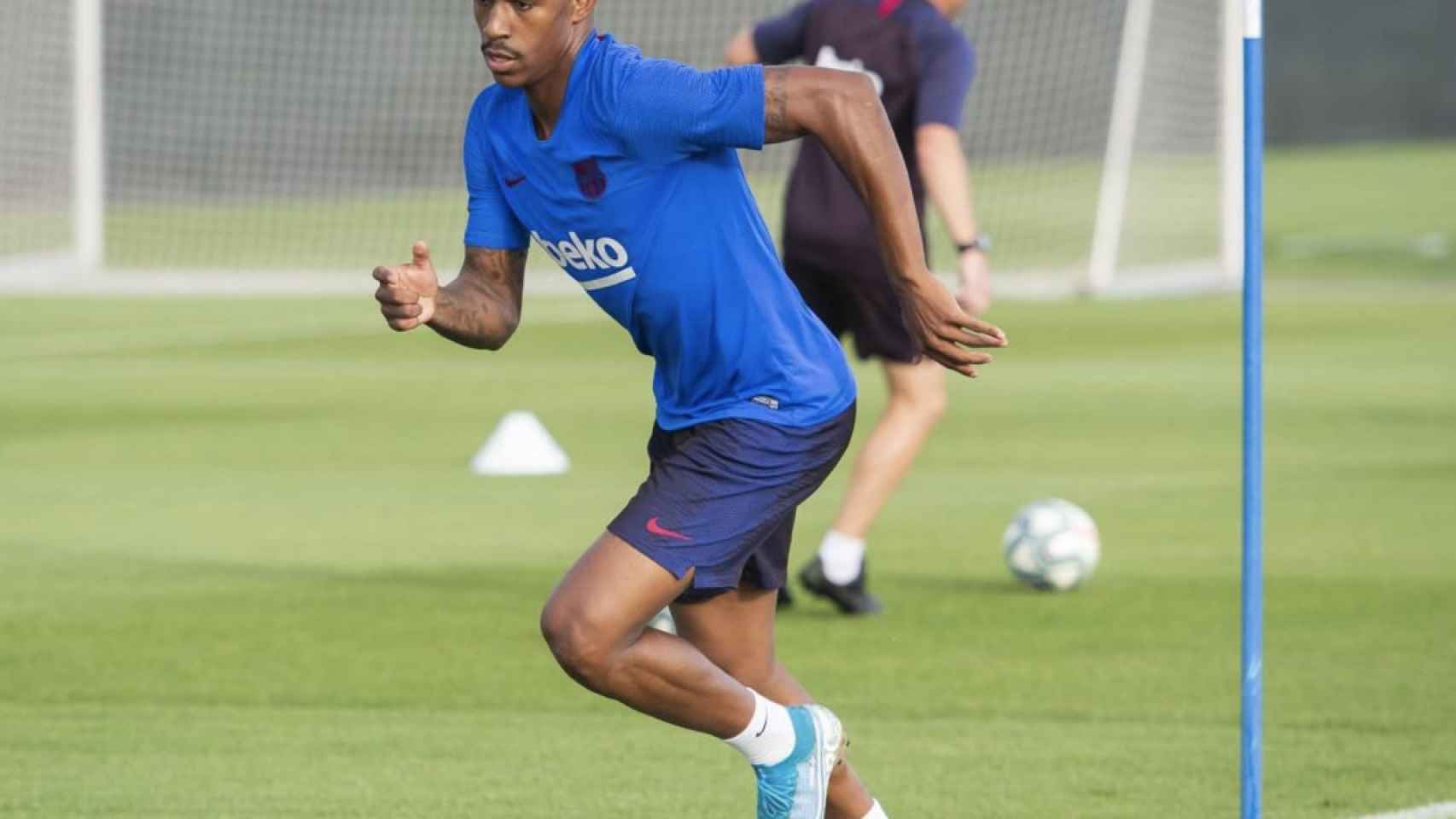 Una foto de Junior Firpo durante un entrenamiento del Barça / FCB