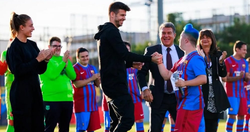 Putellas, Piqué, Laporta y Segú, durante la presentación del Barça Genuine / FCB