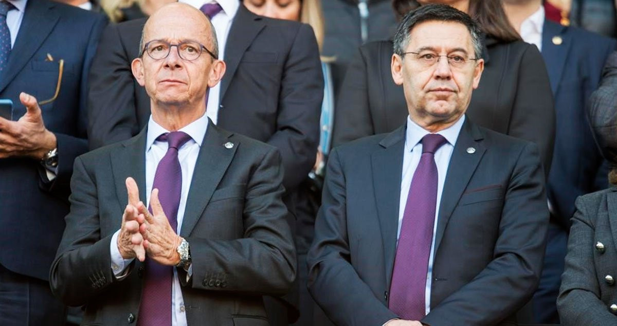 Bartomeu y Cardoner, con rostro muy serio, en el Camp Nou / ARCHIVO