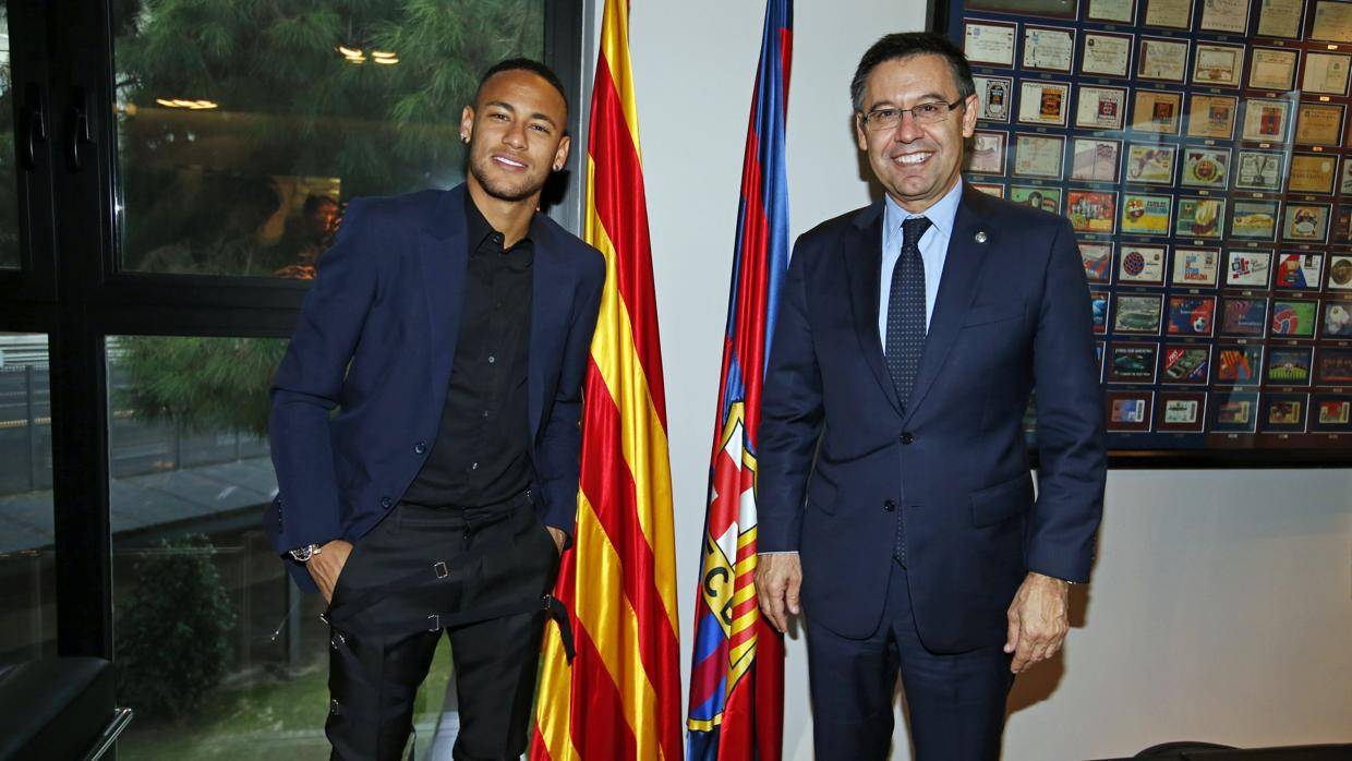 Bartomeu en la última renovación de Neymar / EFE