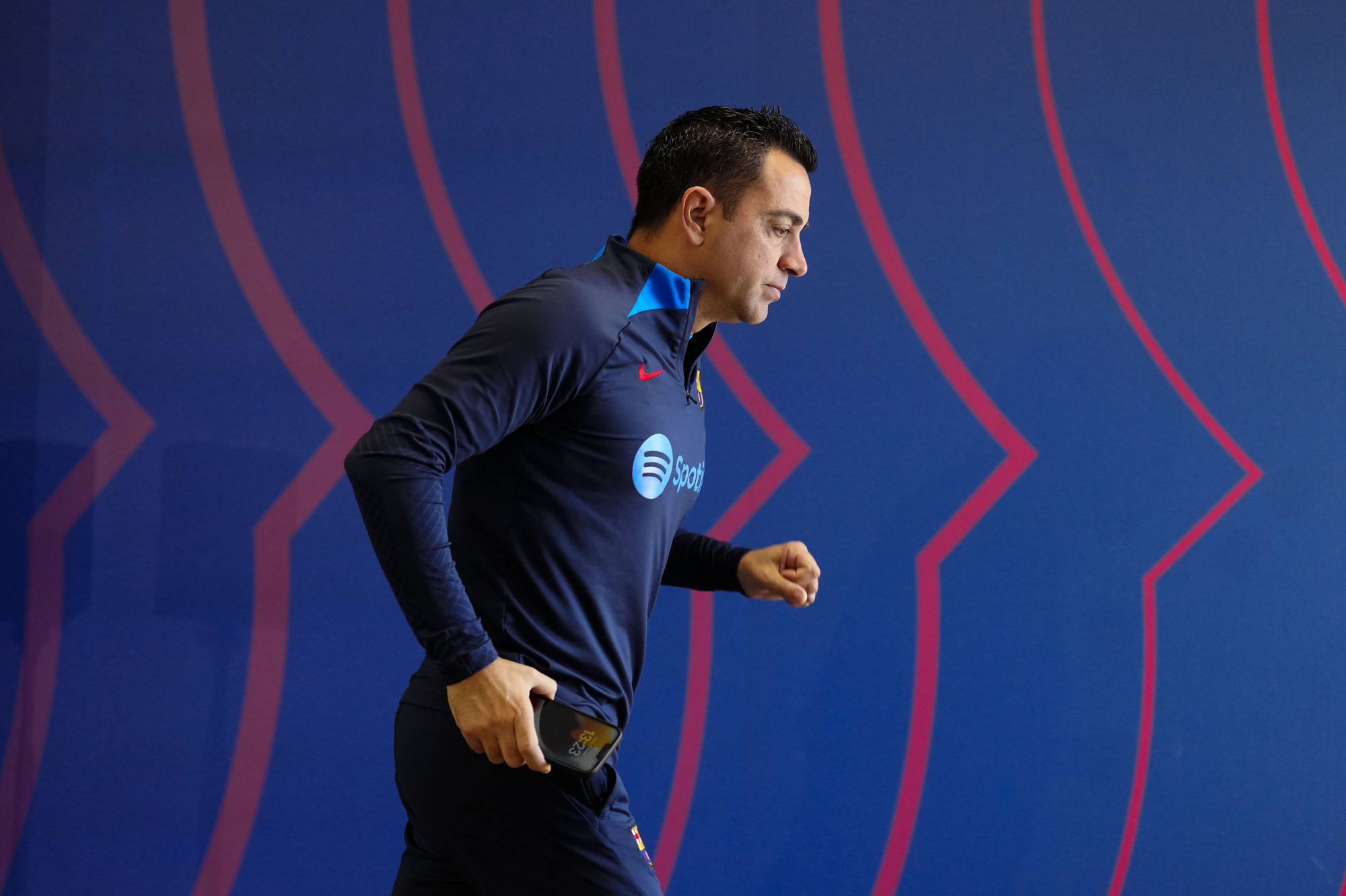 Xavi Hernández, justo después de una rueda de prensa con el FC Barcelona / EFE