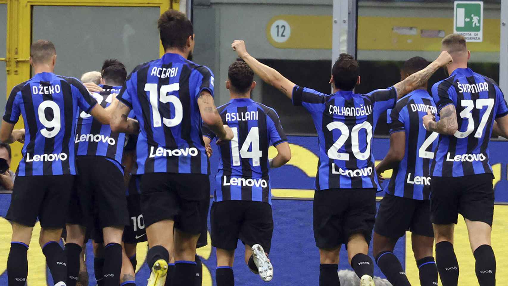 El Inter de Milán, próximo rival del Barça, celebrando un gol en la Serie A / EFE