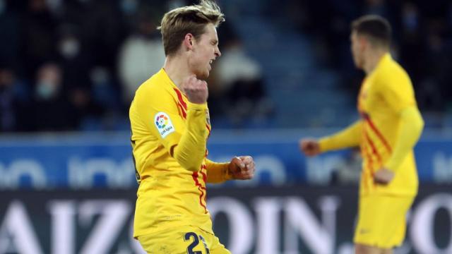 Frenkie de Jong celebra su gol al Alavés / FCB
