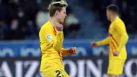 Frenkie de Jong celebra su gol al Alavés / FCB