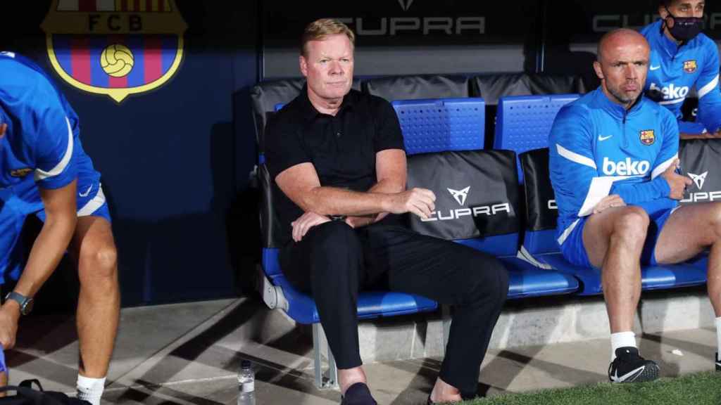 Ronald Koeman en el banquillo del Barça durante el Gamper / FC Barcelona